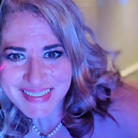 Meet your Posher, Amy - Picture 2 of 2